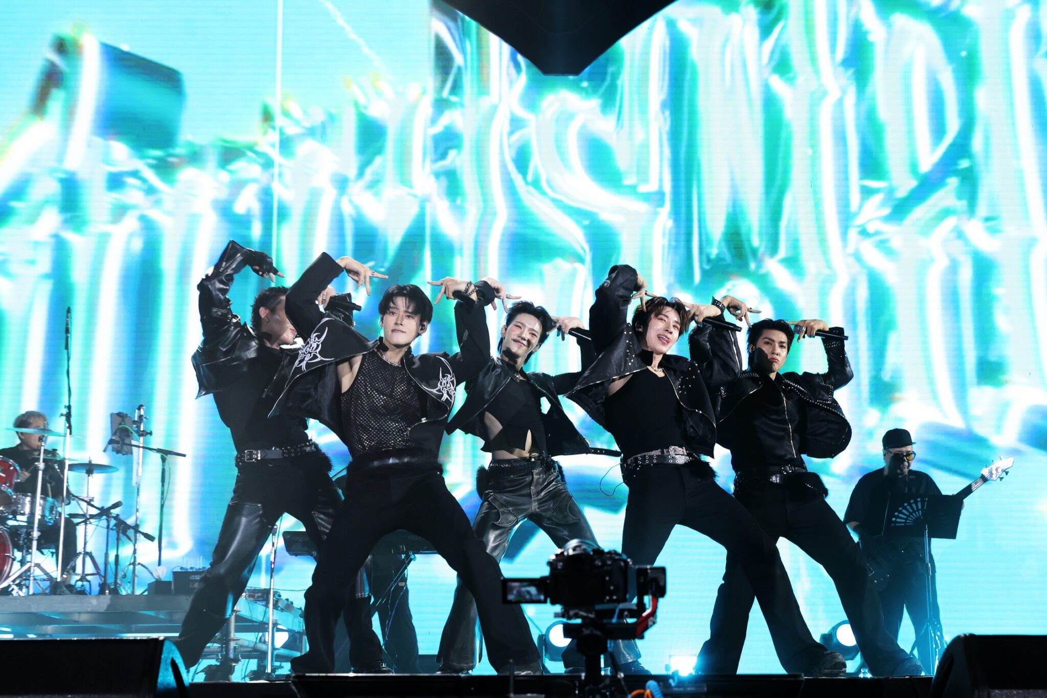 PERSES ระเบิดความมันส์ ปล่อยพลังเหมียว! โชว์ “KITTY SWAG” ครั้งแรก สาดเพอร์ฟอร์แมนซ์สุดเท่ เสิร์ฟหูแมวสุดคิ้วท์ 13