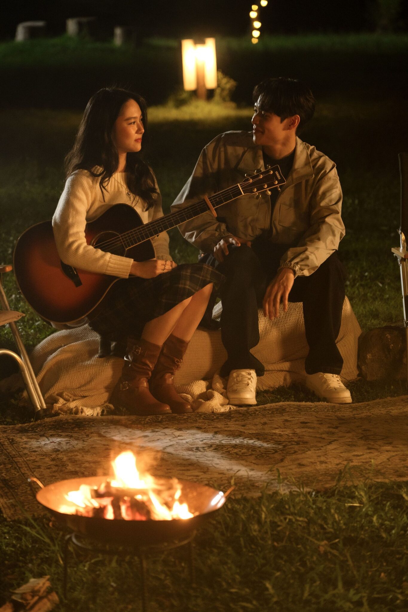 “ขมิ้น กิ่งศักดิ์” ปล่อยเพลง “จันทร์สะท้อนใจ” โชว์สกิลทำเพลงเองที่บ้าน โดยมี “พ่อป้าง” เป็นแบ็กอัพสุดน่ารัก 13