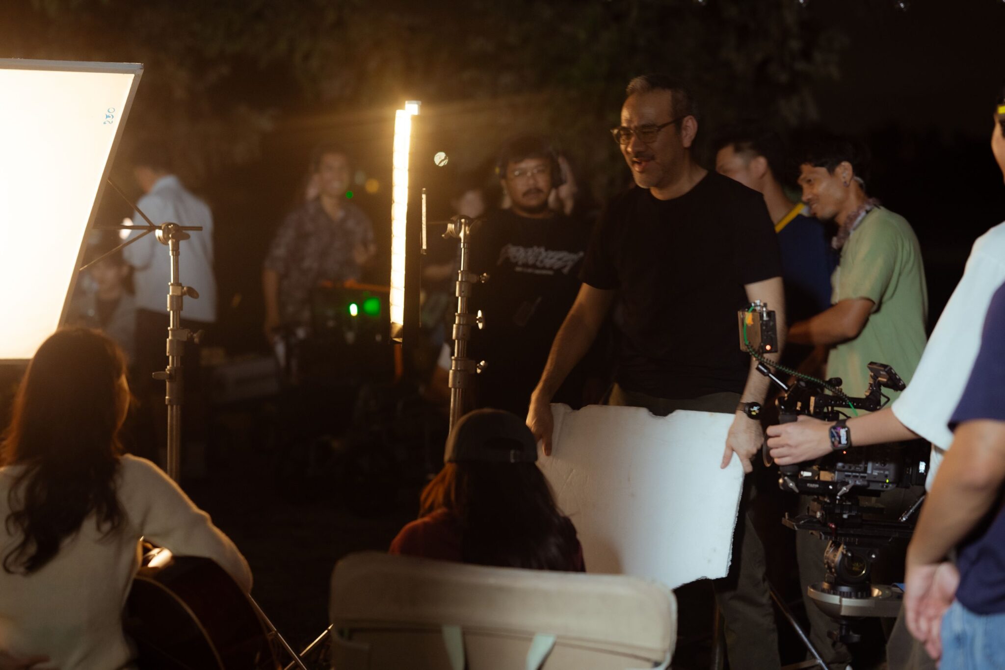 “ขมิ้น กิ่งศักดิ์” ปล่อยเพลง “จันทร์สะท้อนใจ” โชว์สกิลทำเพลงเองที่บ้าน โดยมี “พ่อป้าง” เป็นแบ็กอัพสุดน่ารัก 11