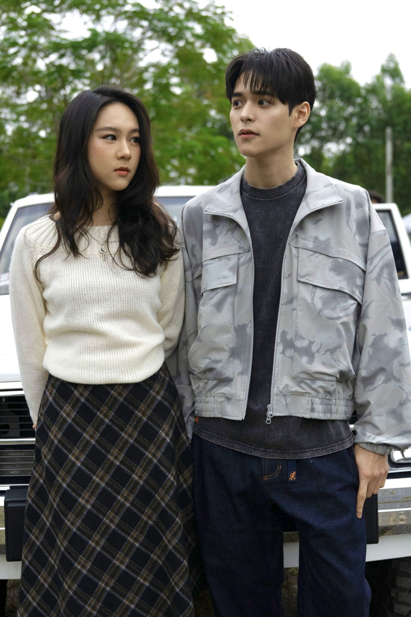 “ขมิ้น กิ่งศักดิ์” ปล่อยเพลง “จันทร์สะท้อนใจ” โชว์สกิลทำเพลงเองที่บ้าน โดยมี “พ่อป้าง” เป็นแบ็กอัพสุดน่ารัก 15