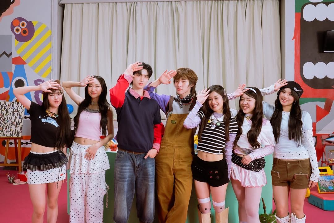 ฮอตรับซัมเมอร์! สาว ๆ Sugar ’N Spice (SNS) คัมแบคซิงเกิล “Sun-Kissed” คว้า "โทมัส-ก้อง" ร่วมแจมความสดใสใน MV 4 ฮอตรับซัมเมอร์! สาว ๆ Sugar ’N Spice (SNS) คัมแบคซิงเกิล “Sun-Kissed” คว้า "โทมัส-ก้อง" ร่วมแจมความสดใสใน MV 3