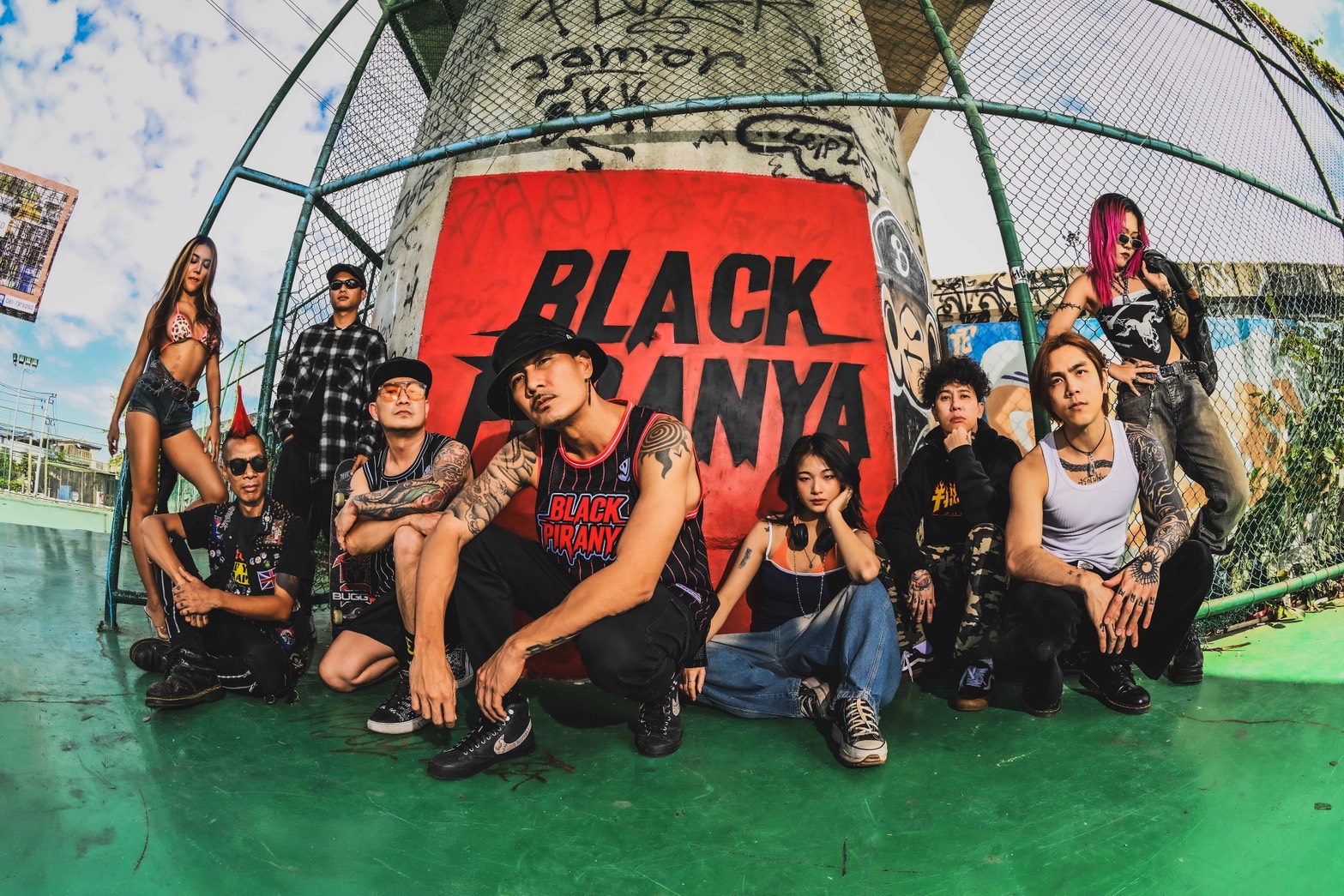 BLACK PIRANYA วงนี้อะไรก็เกิดขึ้นได้! เมื่อ เเบงค์ ปรีติ นัดถ่ายเอ็มวีก่อนเพลงเสร็จ กับซิงเกิลใหม่ “X Y Z” เเรปล้วนๆไม่มีร้องผสม ชวนทุกเจนมาสนุกด้วยกัน 9