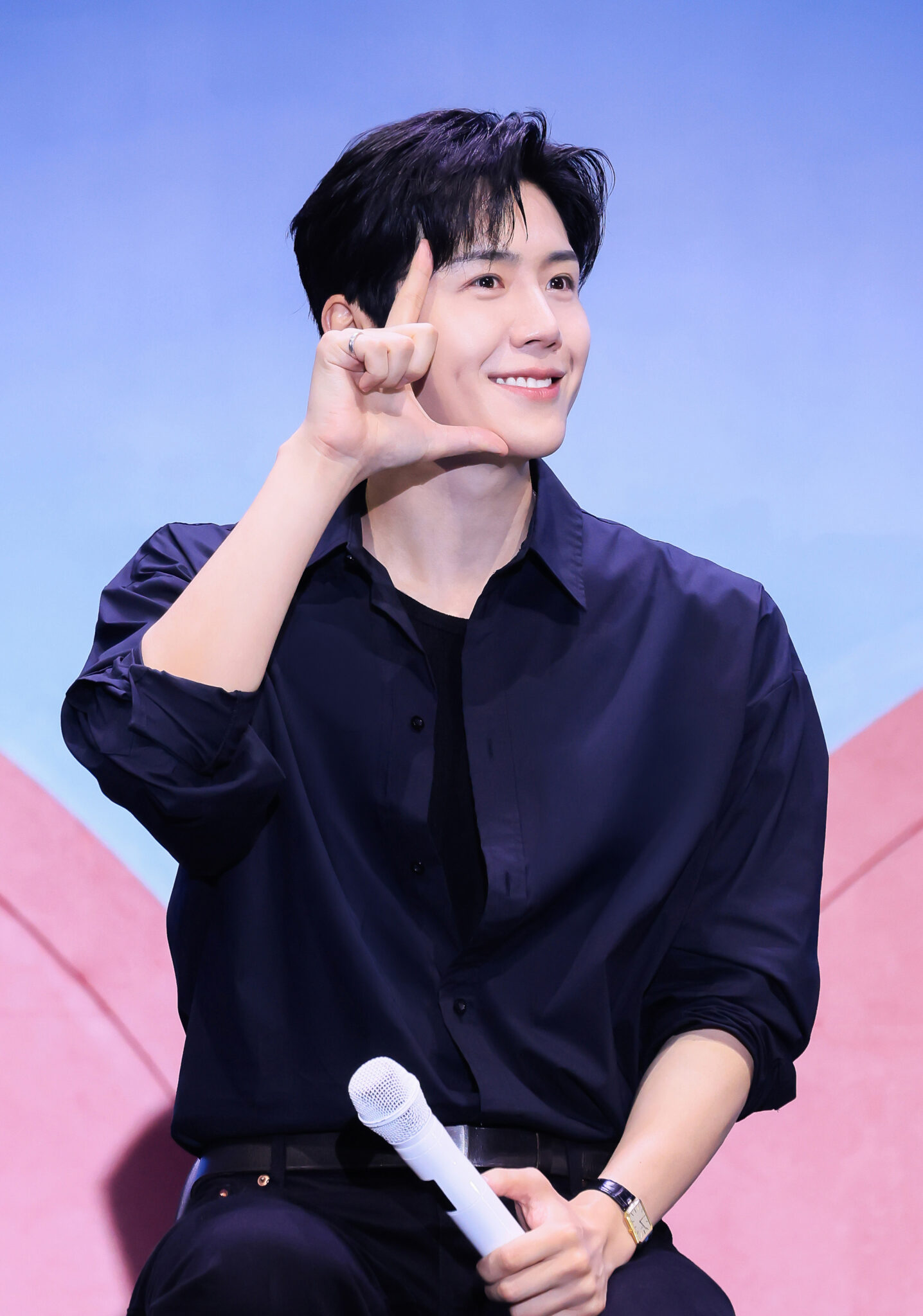 โรงงานนี้ผลิตแต่ความรัก! ประมวลภาพความอบอุ่น ‘คิม ซอนโฮ’ เสิร์ฟความสุขล้นฮอลล์ในแฟนมีตติ้ง 2026 KIM SEONHO FANMEETING <LOVE FACTORY> in Bangkok 1