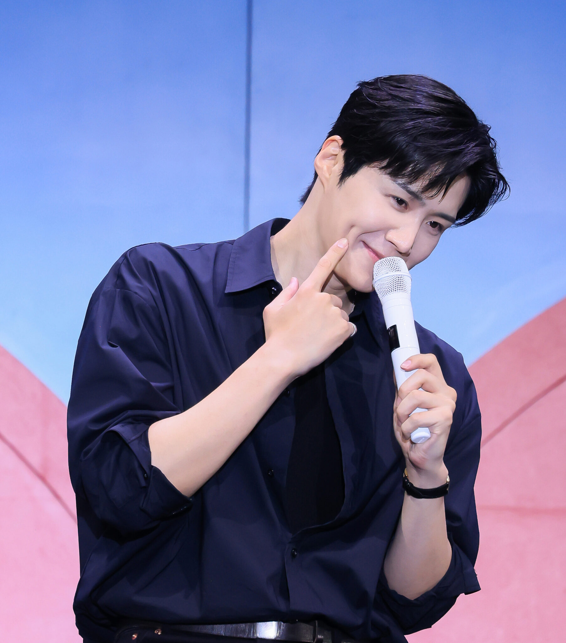 โรงงานนี้ผลิตแต่ความรัก! ประมวลภาพความอบอุ่น ‘คิม ซอนโฮ’ เสิร์ฟความสุขล้นฮอลล์ในแฟนมีตติ้ง 2026 KIM SEONHO FANMEETING <LOVE FACTORY> in Bangkok 9